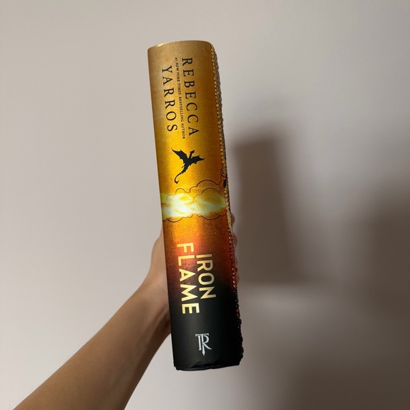 Iron Flame by Rebecca Yarros NEW - Picture 6 of 9